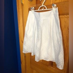 Express white A-line midi skirt with a subtle geometric print, size 4